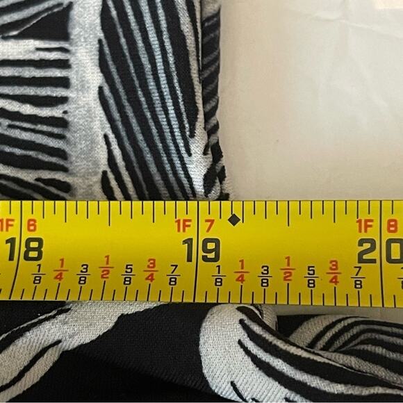 Calvin Klein Black With White Floral Print Beach Cruise Dress NWOT Size M - Picture 12 of 13